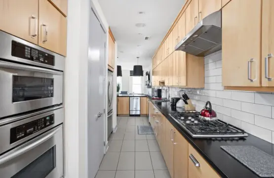 86d9aa43 eee6 4d aubsn.jpg