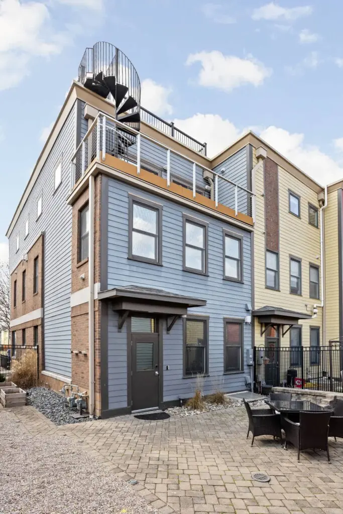 bac0eedb dd70 4f 0tNyu 4