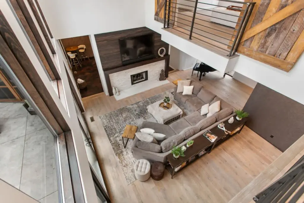 2098d181 37ae 46 UpUfx.jpg