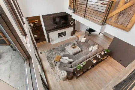 2098d181 37ae 46 UpUfx.jpg