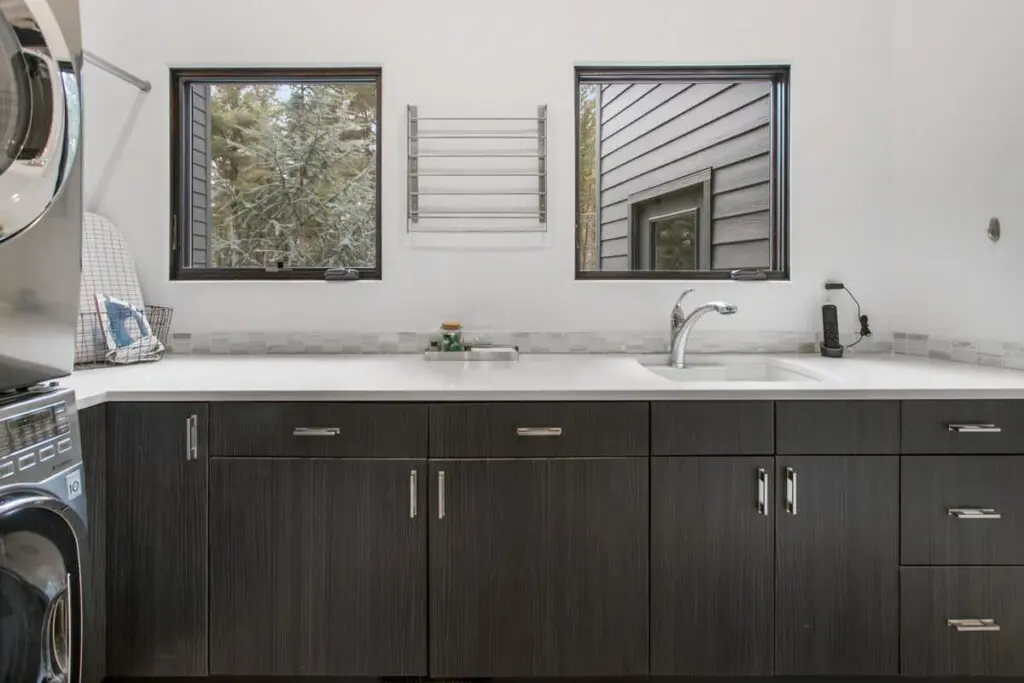 2f8d93b6 7f53 46 I3L5I