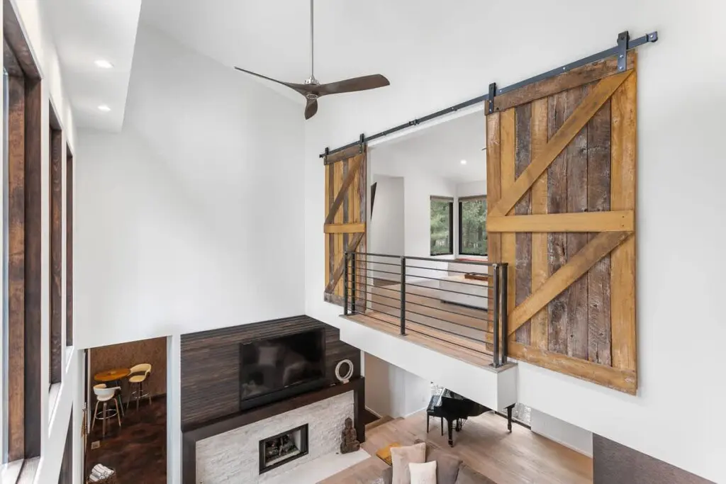 3f06d46a 830a 44 CivWv.jpg