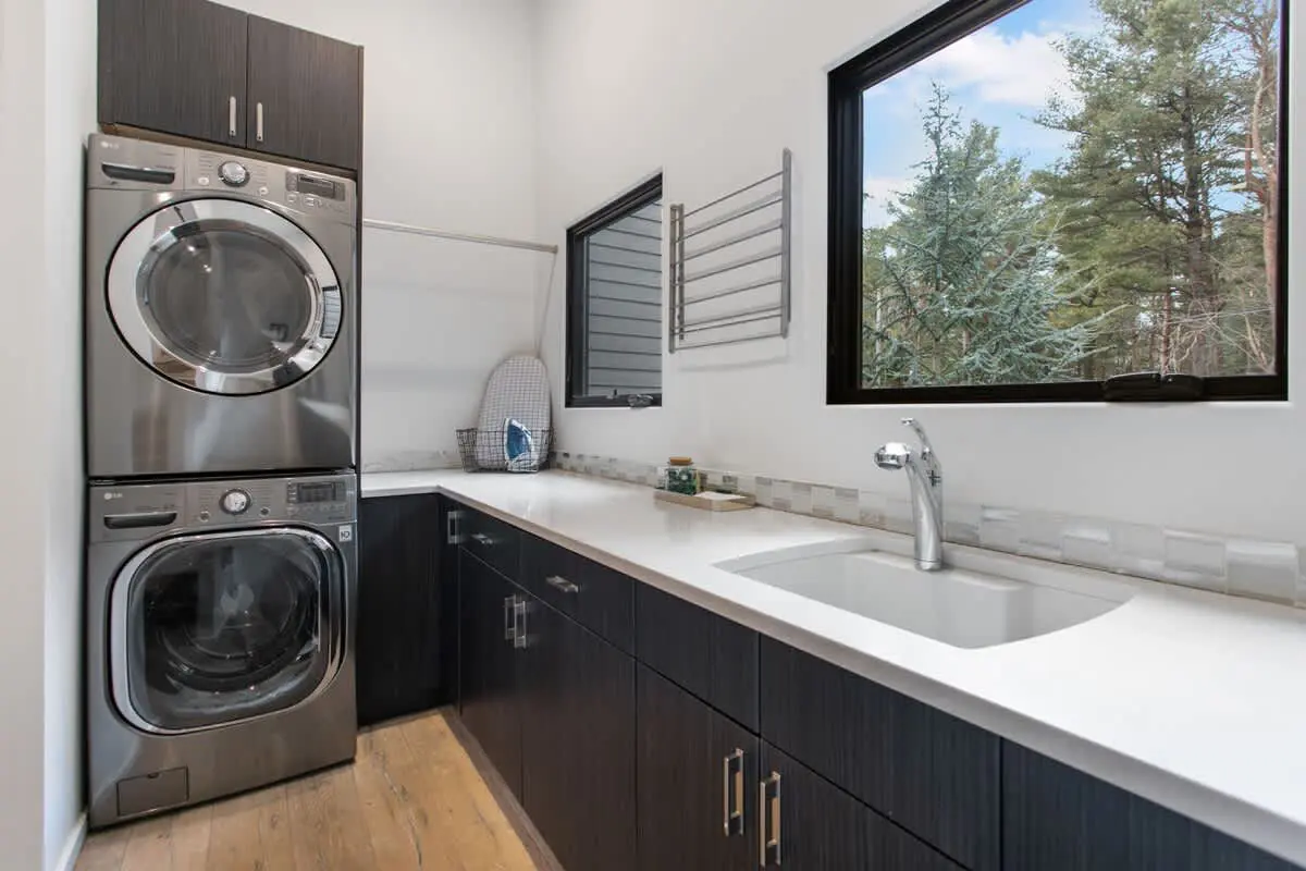 68dba40d 688e 41 Cmjw