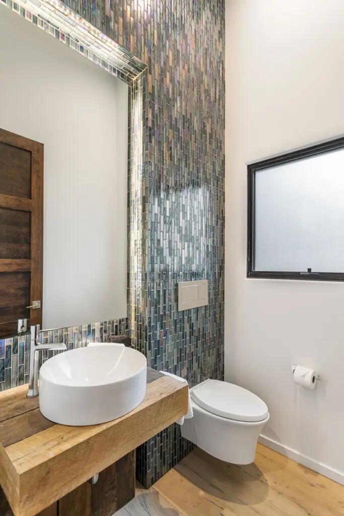 87a41c01 8b7d 41 7 LgS.jpg