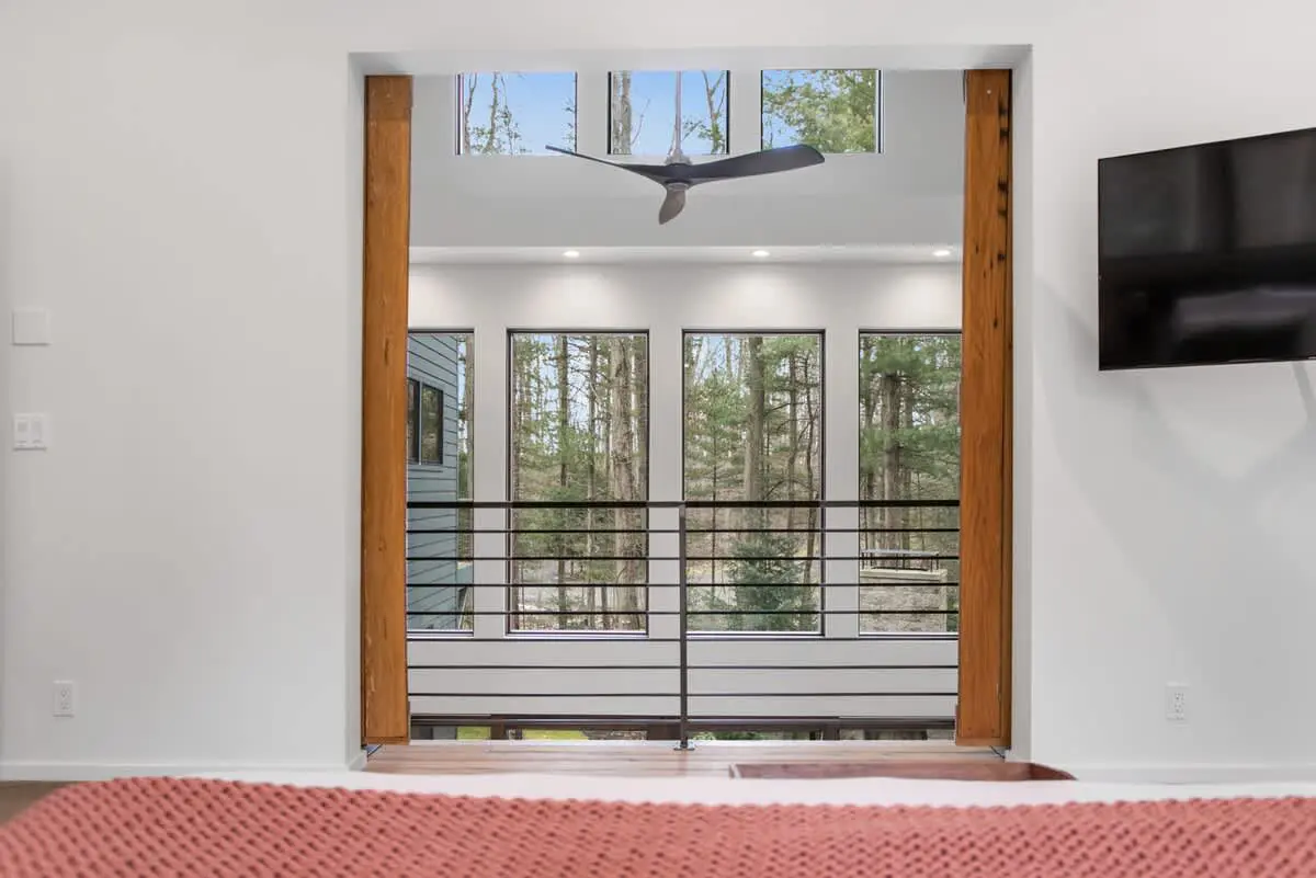 efe8d53e e02d 4c mywvY.jpg