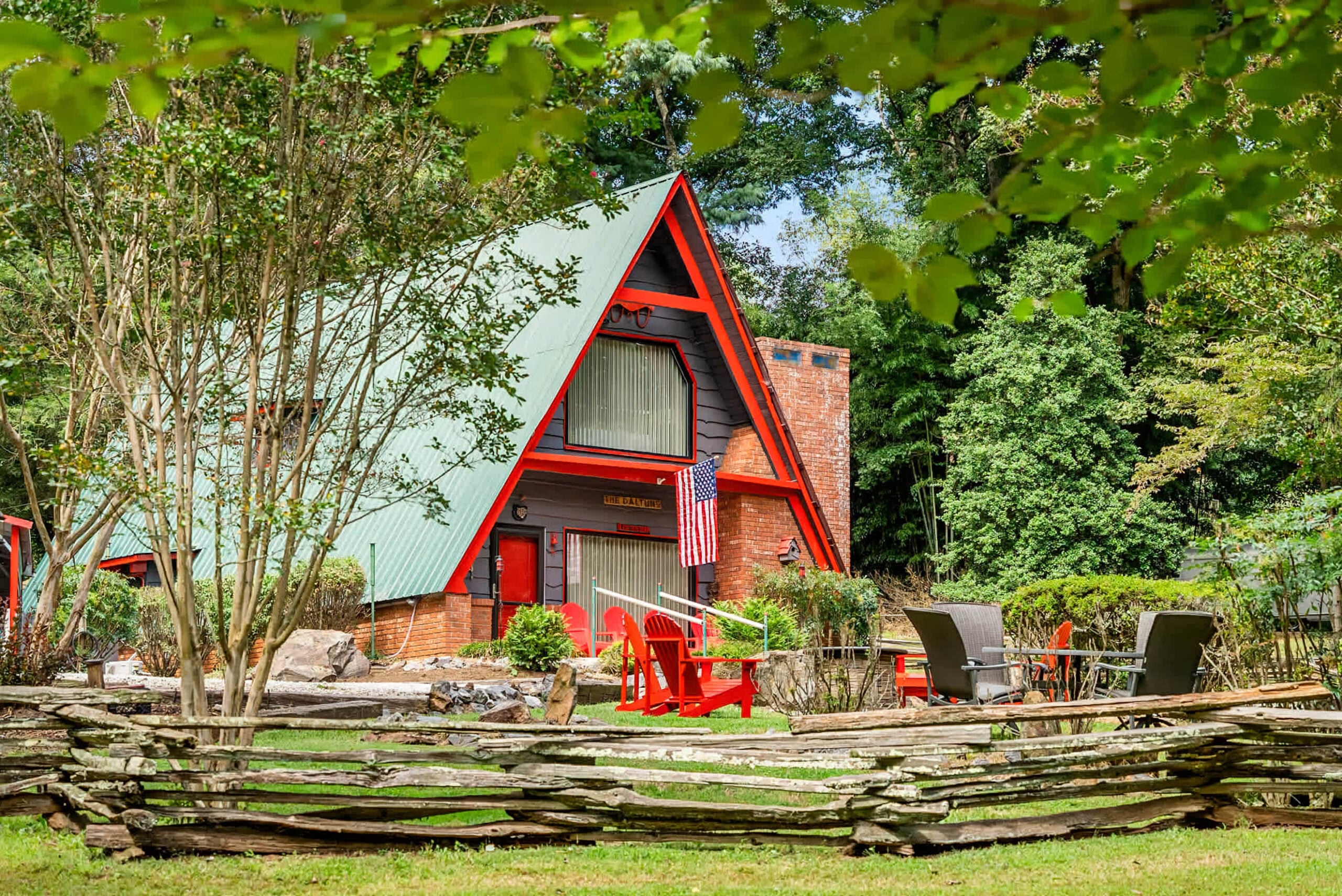 Daltun's Ranch with hot tub, game room and firepit in Asheville, North Carolina