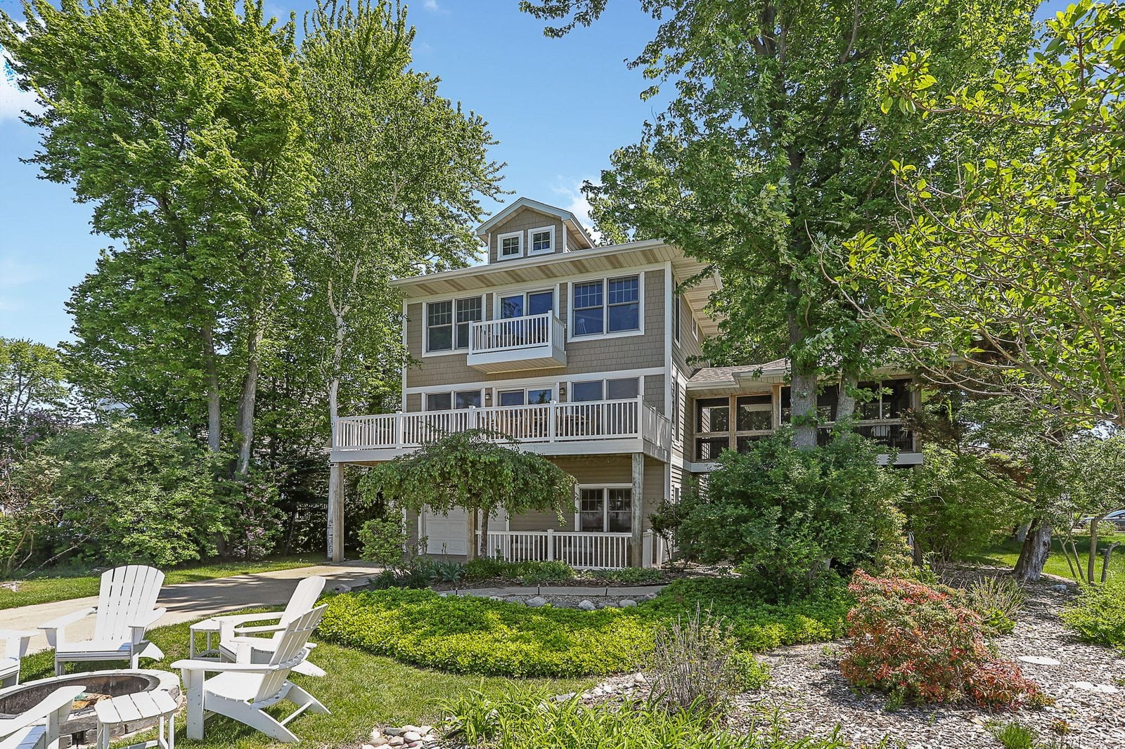 Beachfront Haven with grill, hot tub and sunset views in South Haven, Michigan